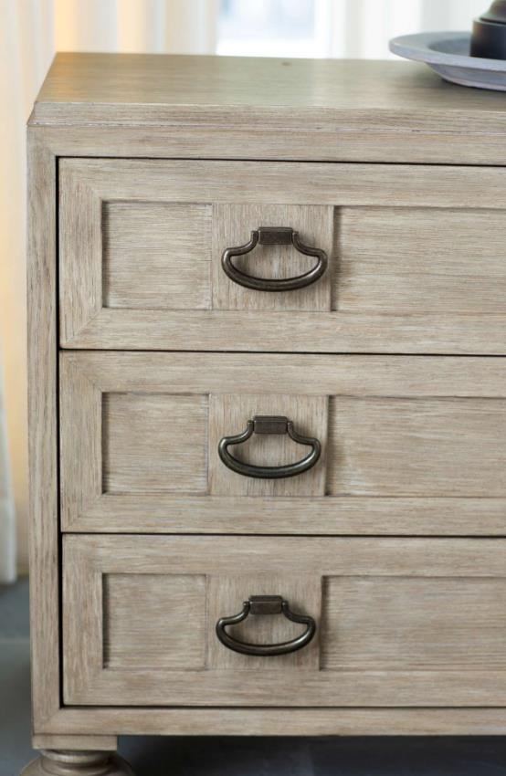 Santa Barbara Bachelor's Chest
